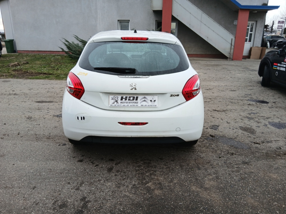 Peugeot 208 Pezo 1.2 benzin 60 kw 2015god dijelovi djelovi delovi
