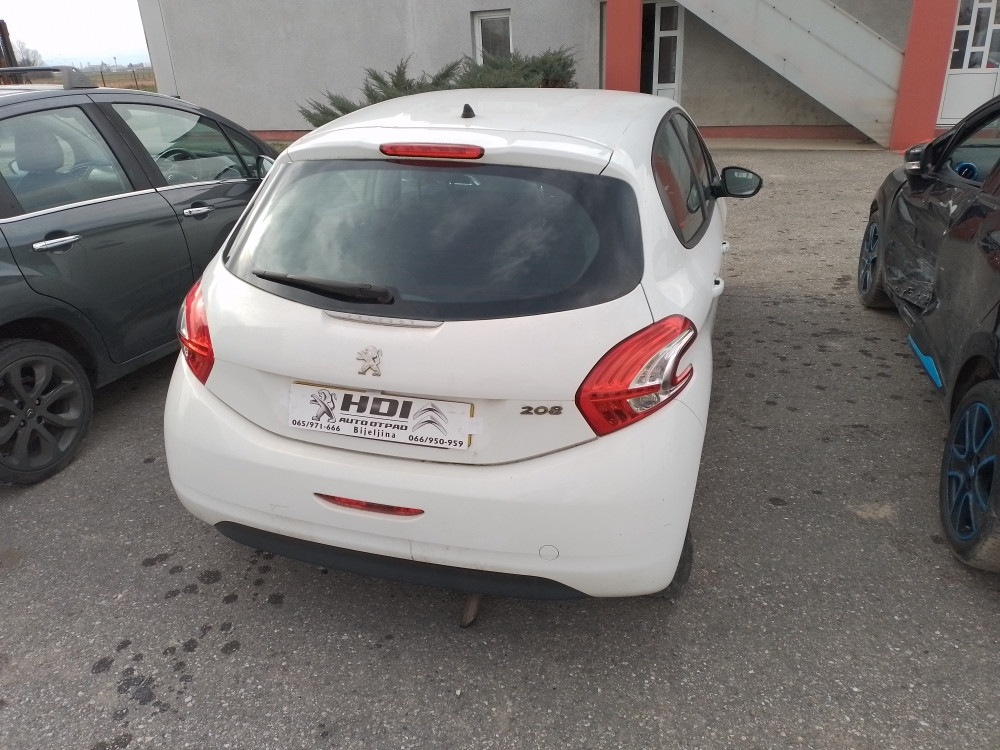 Peugeot 208 1.4 benzin 70 kw 2014 god dijelovi djelovi pezo