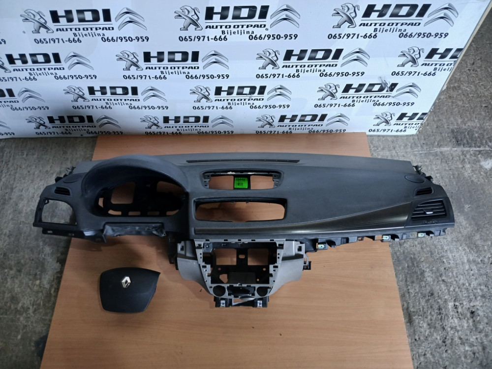 Instrument tabla airbag pojas pojasevi Renault Megan III Reno 3