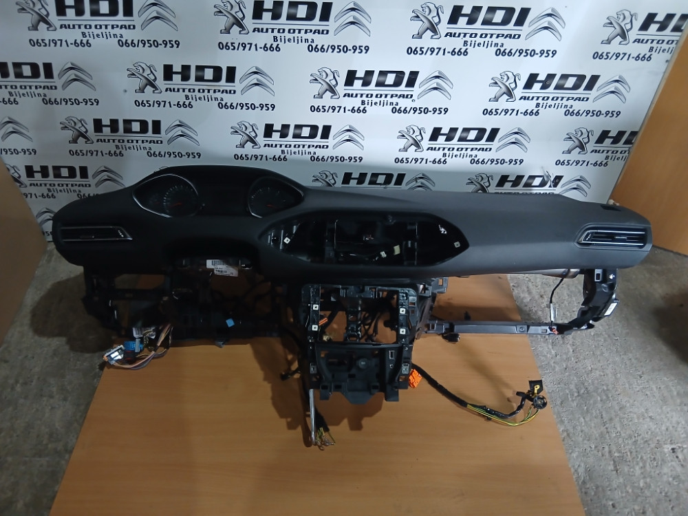 Istrument tabla airbag pojasevi Peugeot 308 Pezo 2013-2019 godina