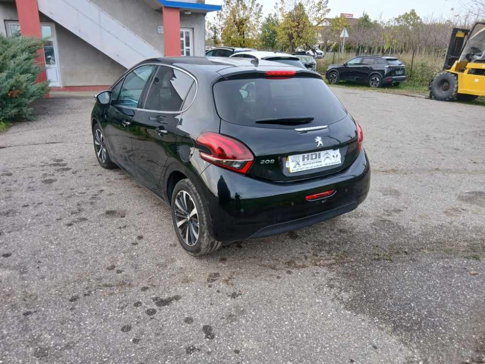 Peugeot 208 Pezo 1.5 hdi 75 kw 2018 god facelift dijelovi djelovi