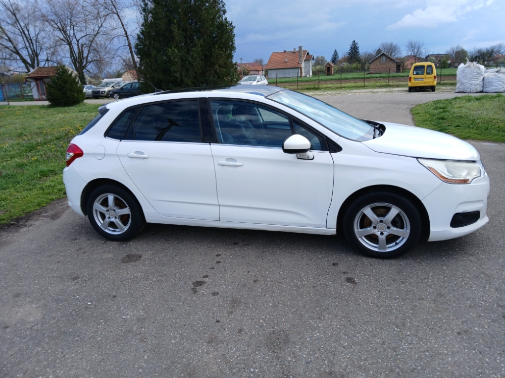 Citroen C4 1.6 88kw 2012 god panorama dijelovi djelovi delovi