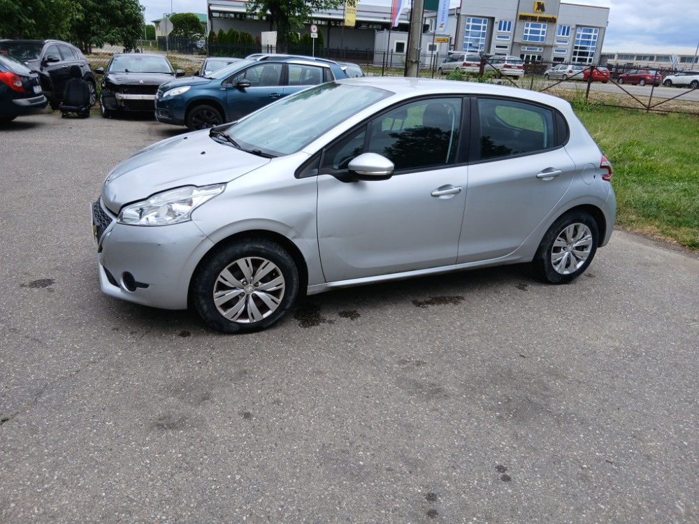 Peugeot 208 Pezo 1.2 benzin 60 kw 2015 dijelovi djelovi delovi