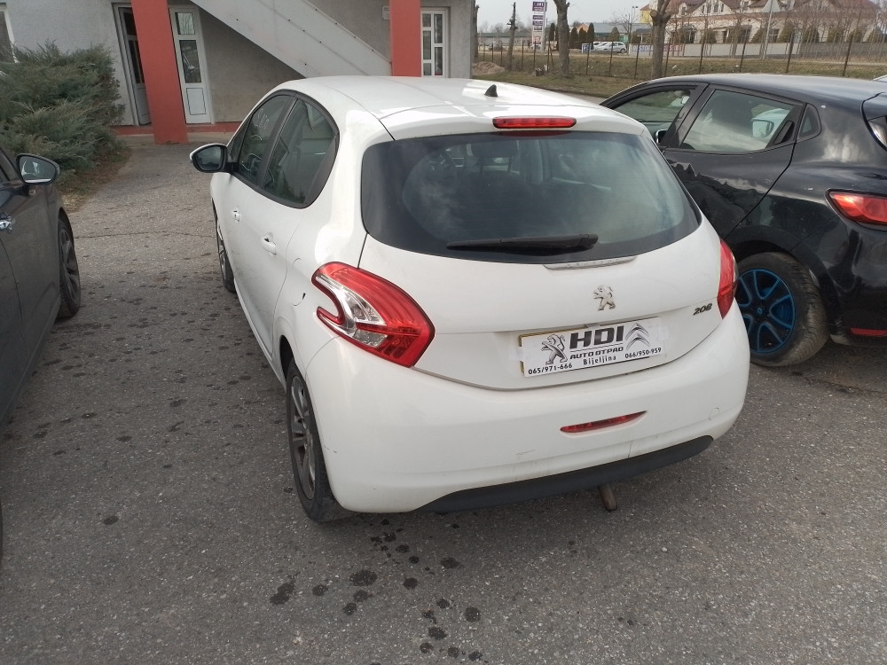 Peugeot 208 1.4 benzin 70 kw 2014 god dijelovi djelovi pezo