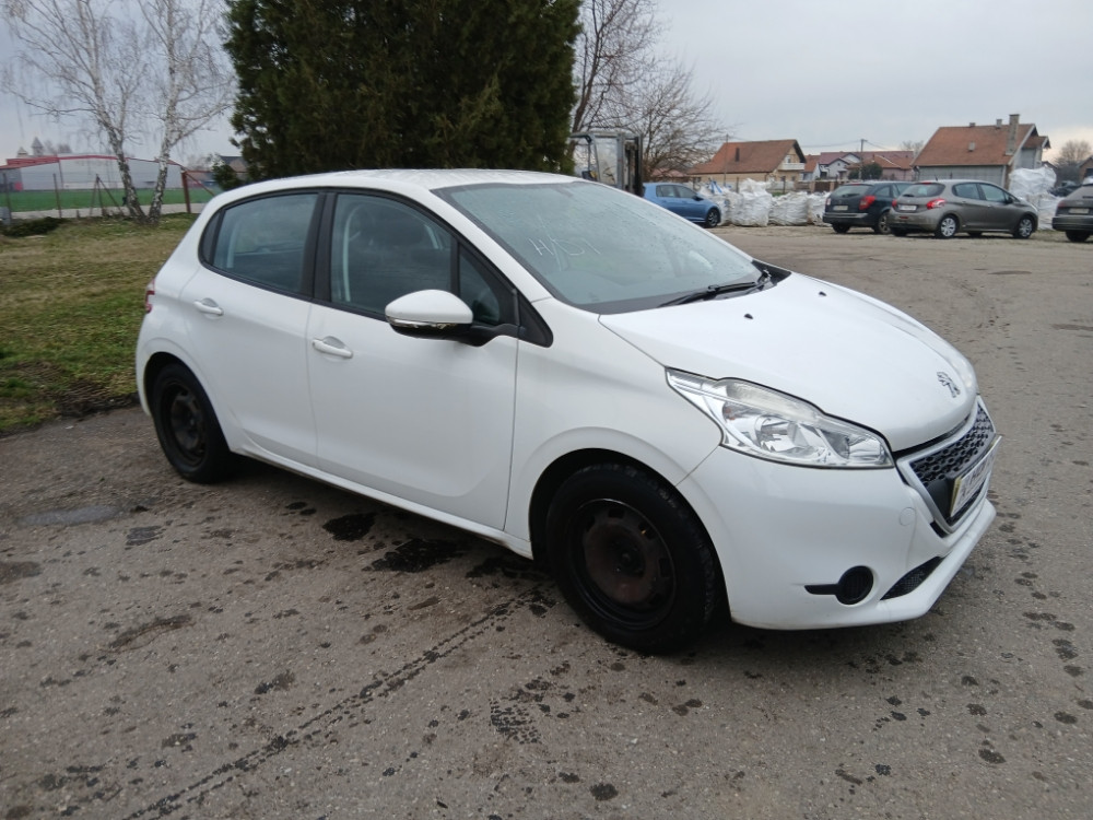 Peugeot 208 Pezo 1.2 benzin 60 kw 2015god dijelovi djelovi delovi
