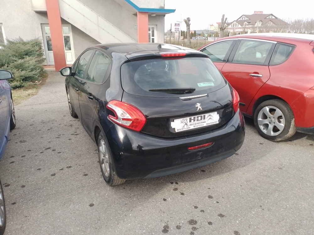 Peugeot 208 1.4 hdi 2013 god dijelovi djelovi pezo