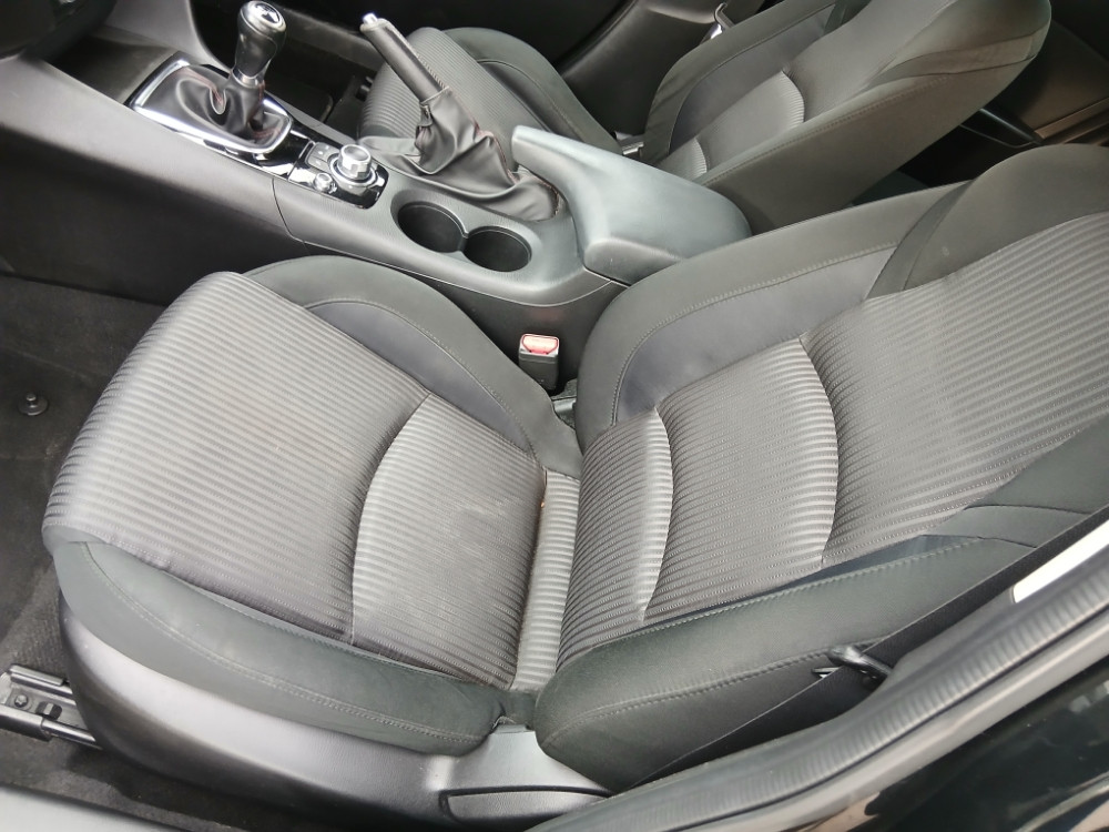 Mazda 3 sjedista sedista prednja zadnja pojas pojasevi tepih