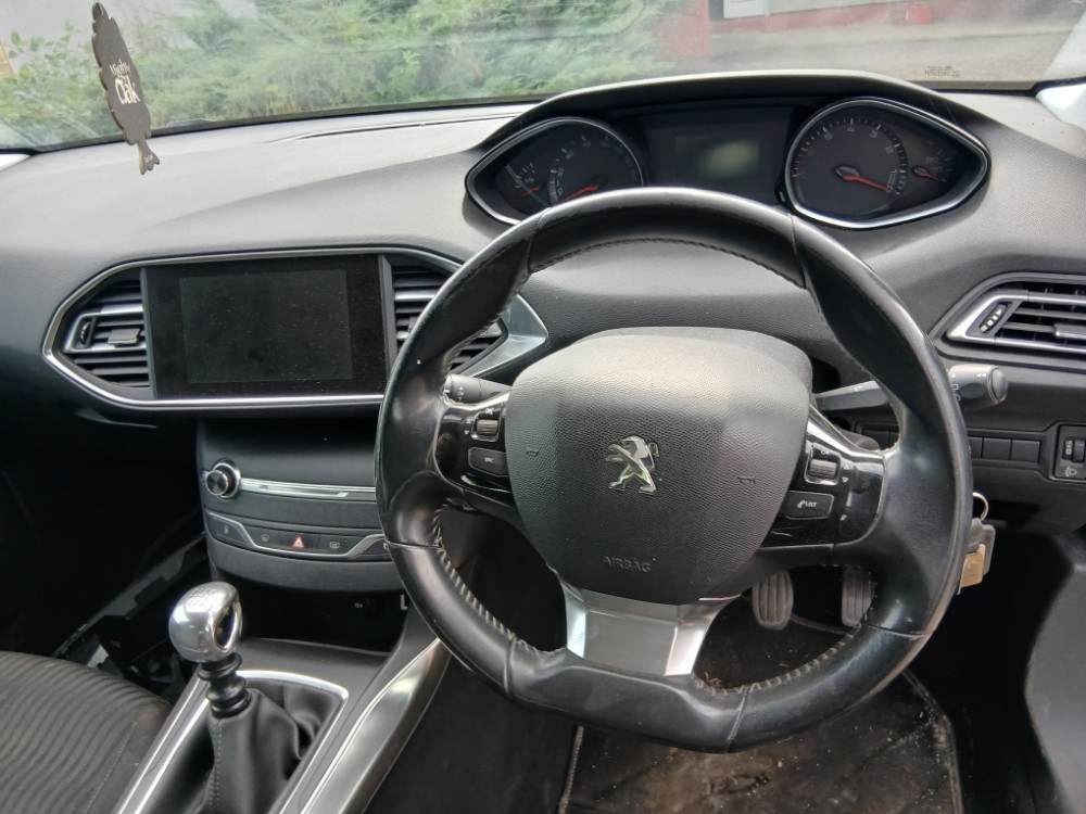 Peugeot 308 Pezo 1.6 hdi 88 kw 2016 god dijelovi djelovi delovi
