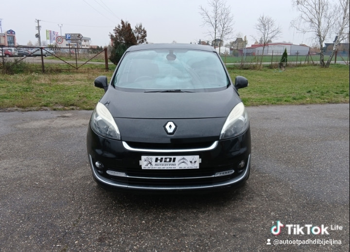 Renault Senik III sjedista 6 7 zadnja klupa u gepeku pojas Reno 3
