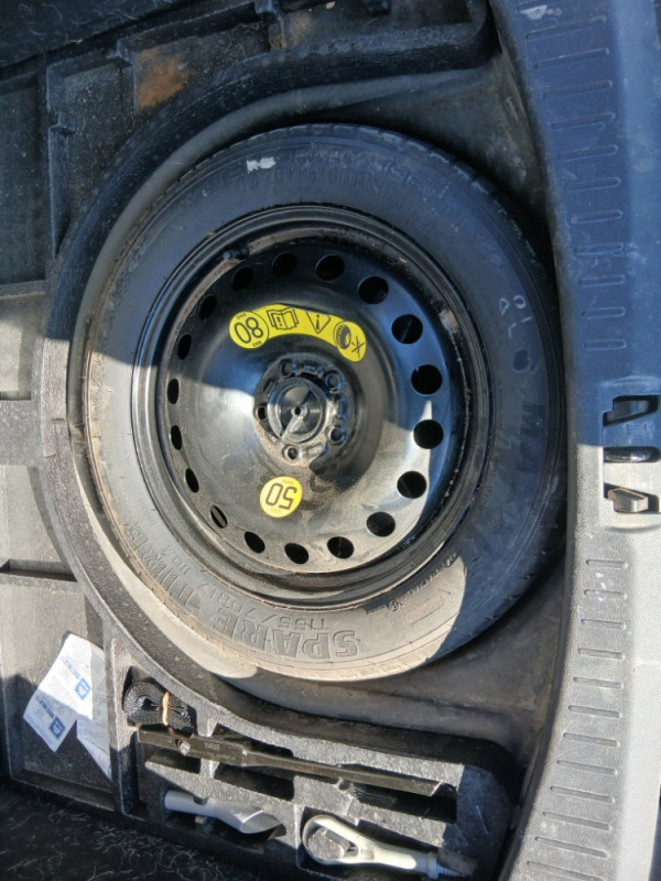Ford Kuga rezervna guma gumic alat dizalica kljuc 2015-2019 god