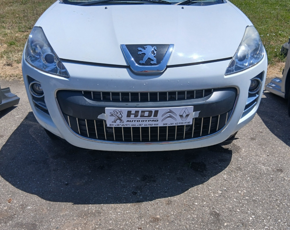 Peugeot 4007 Pezo 2.2 hdi 2010 godina dijelovi djelovi delovi