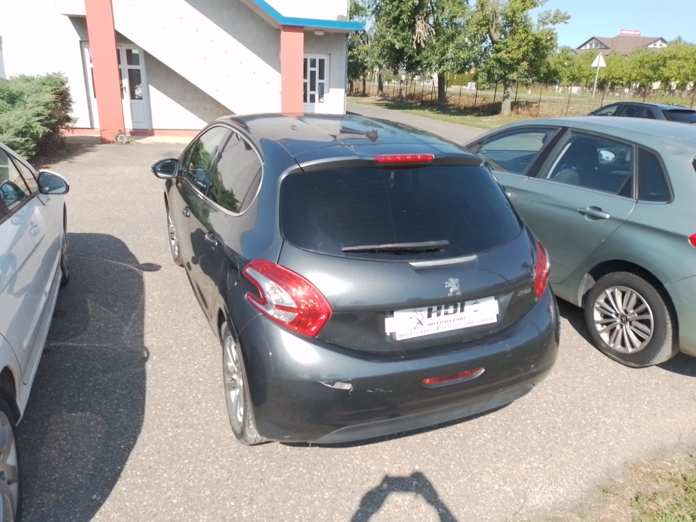 Peugeot 208 1.2 benzin 61 kw 2013 god dijelovi djelovi Pezo