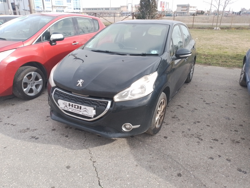 Peugeot 208 1.4 hdi 2013 god dijelovi djelovi pezo