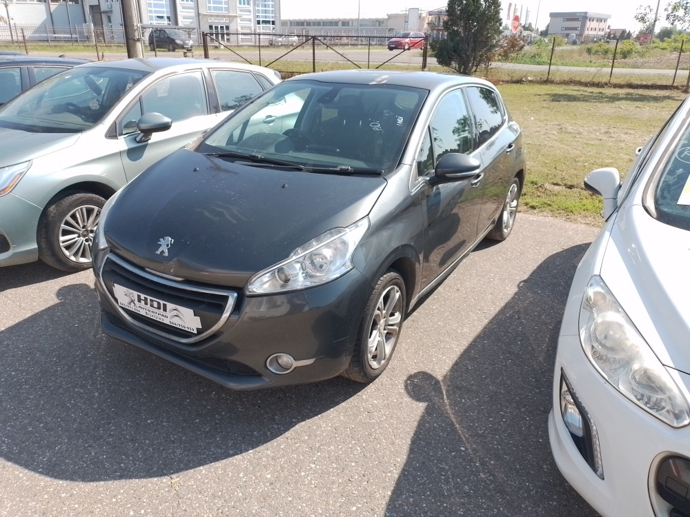 Peugeot 208 1.2 benzin 61 kw 2013 god dijelovi djelovi Pezo