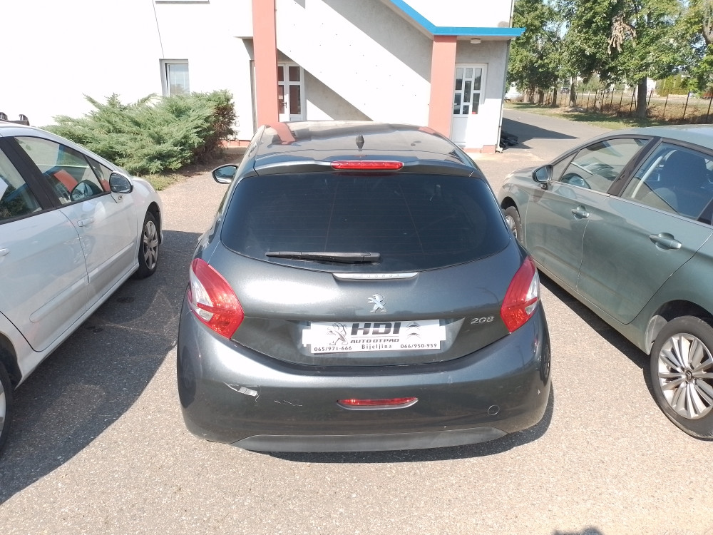Peugeot 208 1.2 benzin 61 kw 2013 god dijelovi djelovi Pezo