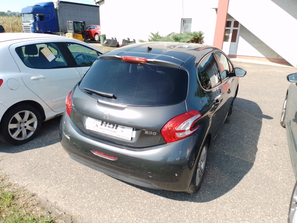 Peugeot 208 1.2 benzin 61 kw 2013 god dijelovi djelovi Pezo