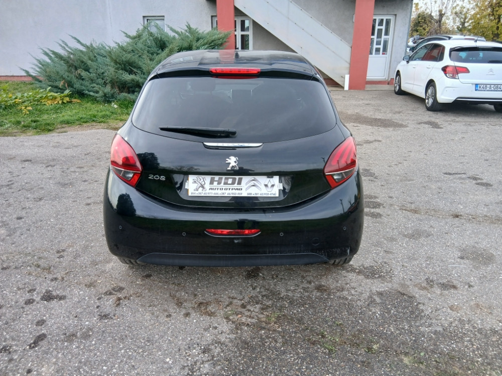 Peugeot 208 Pezo 1.5 hdi 75 kw 2018 god facelift dijelovi djelovi