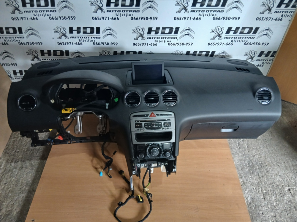 Istrument tabla airbag pojasevi Peugeot 308 Pezo 2008-2013 godina