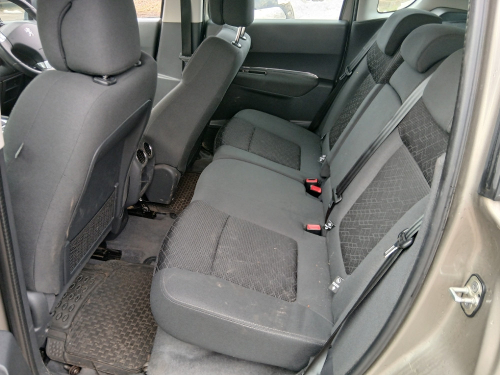 Peugeot 3008 Pezo sjedista prednja zadnja sedista pojasevi pojas