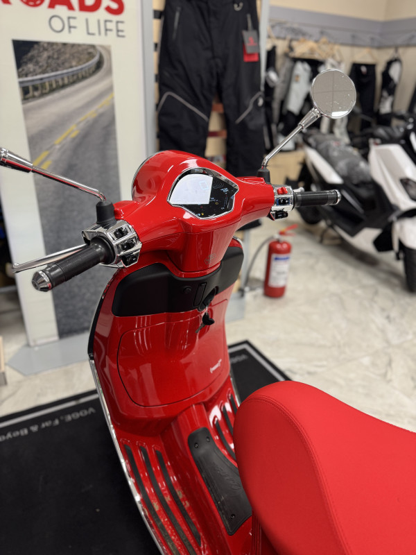 Vespa Primavera 50 RED / 2026. / 4 Godine Garancije