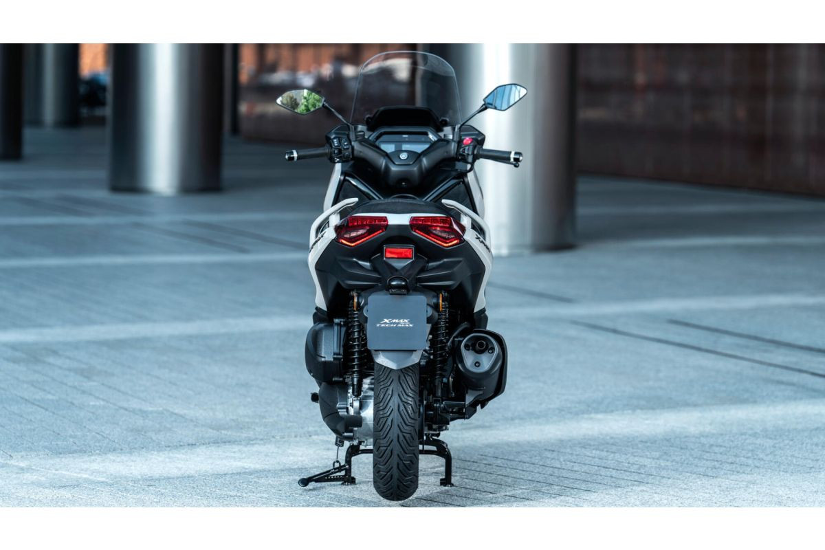Yamaha XMAX 300 Tech MAX+ / 2026. / 5 Godina Garancije