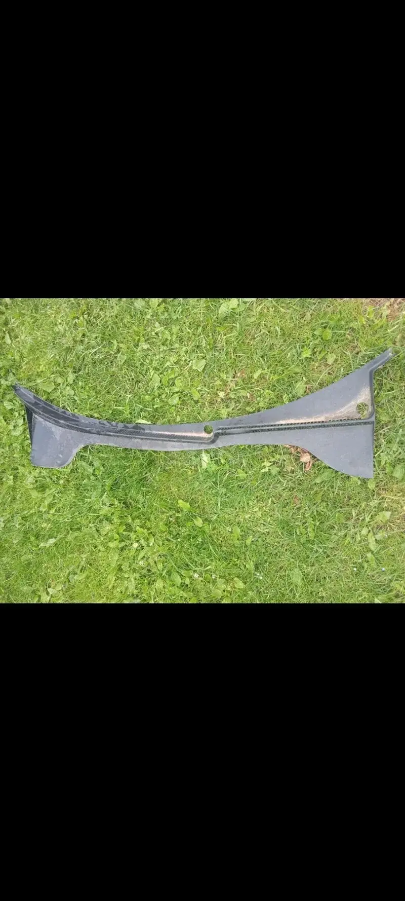 Slivnik oluk brisača golf 5