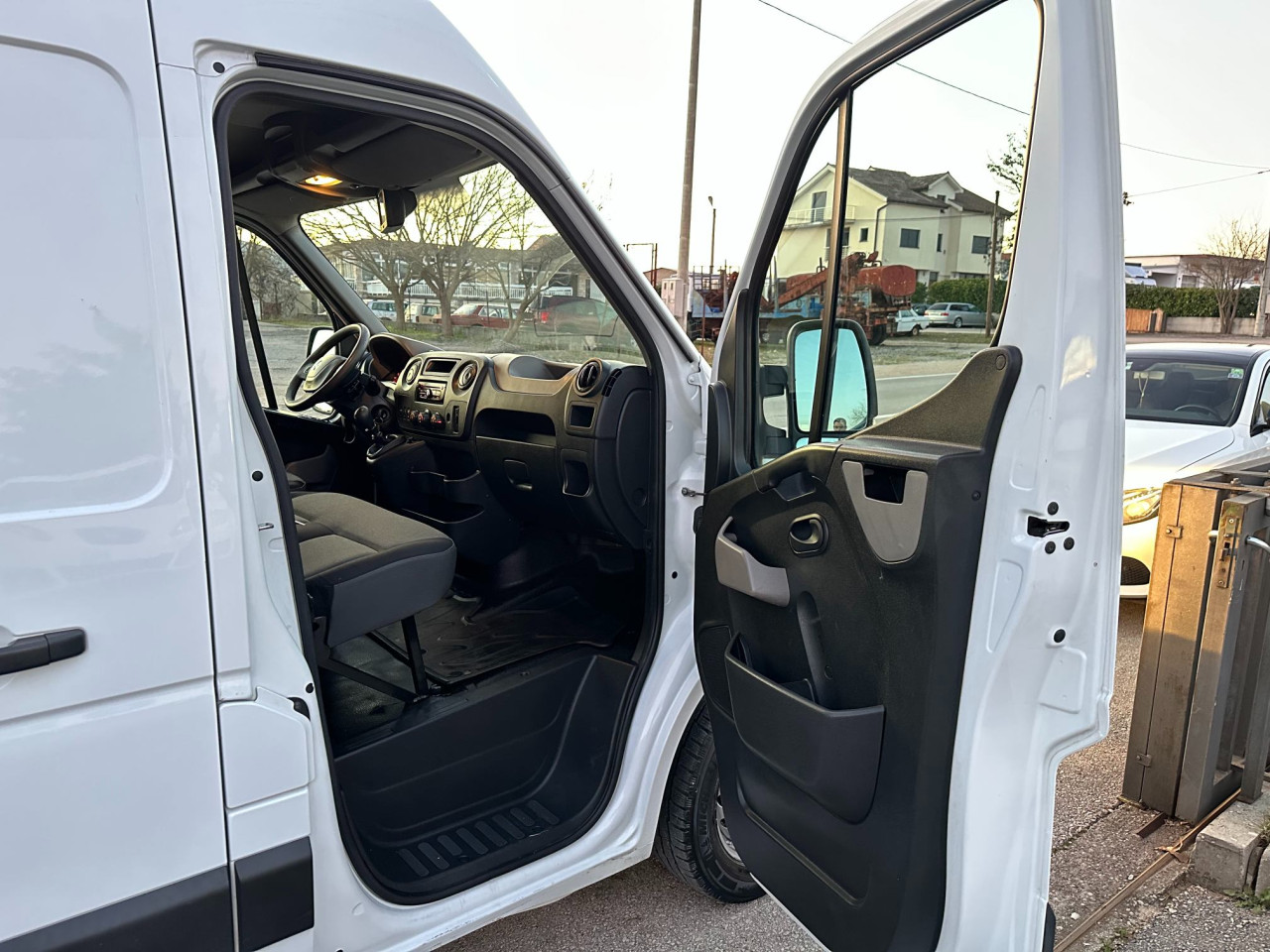 Renault Master 2.3 dCi 136 KS L2H2 3 Sjedišta Senzori NAVI 2016