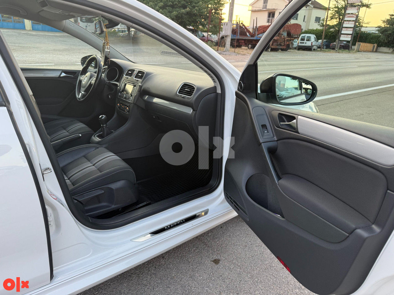Volkswagen Golf 6 1.6 TDI MATCH Bi-Xenon LED Parktronic 2012