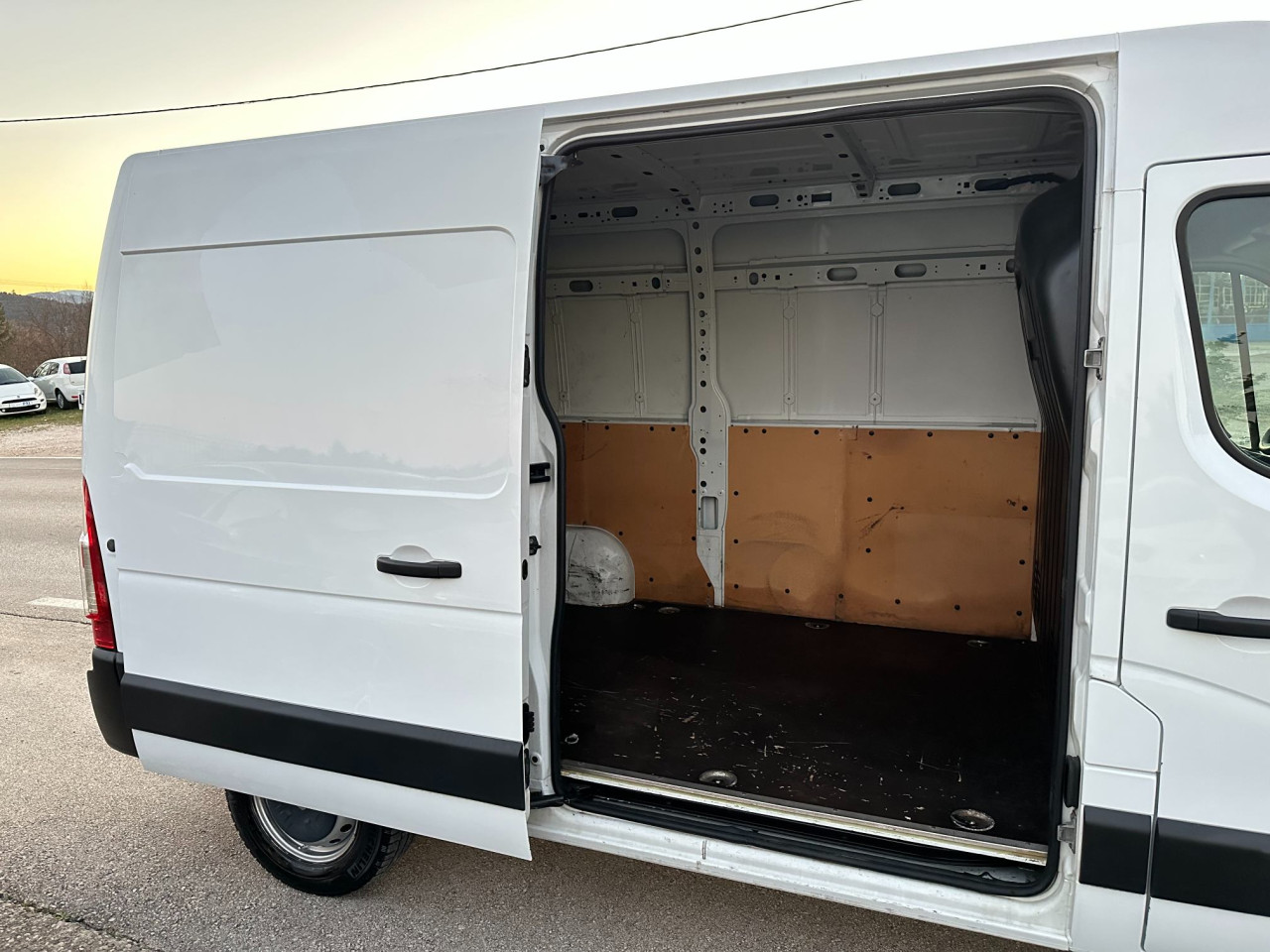 Renault Master 2.3 dCi 136 KS L2H2 3 Sjedišta Senzori NAVI 2016