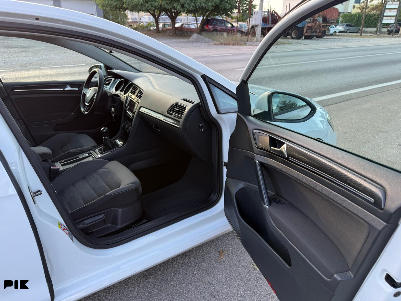 Volkswagen Golf 7 1.6 TDI 105 KS Highline