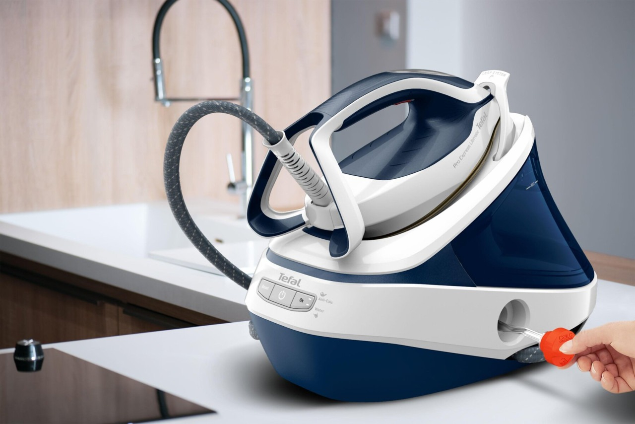 Pegla sa parnom stanicom Tefal GV9712E0