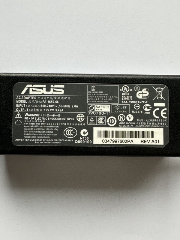 ASUS punjac za laptop 19V