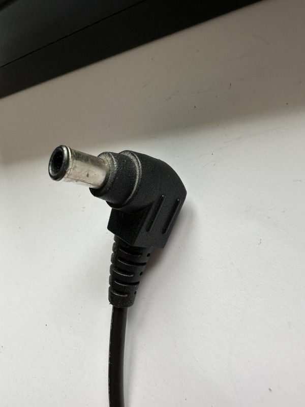 SONY punjac za laptop 19.5/4.36A