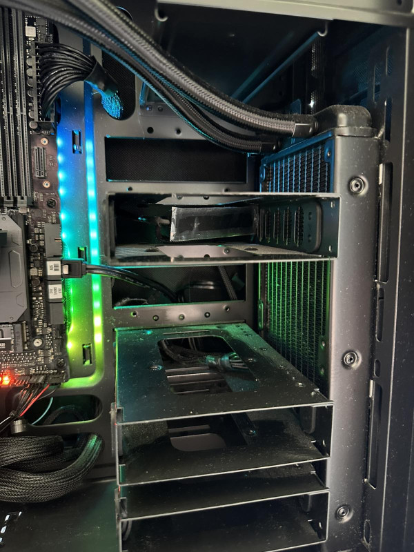 Gaming Računar i7-7820X/16GB RAM/GTX 1050TI 4GB/VODENO HLADJENJE