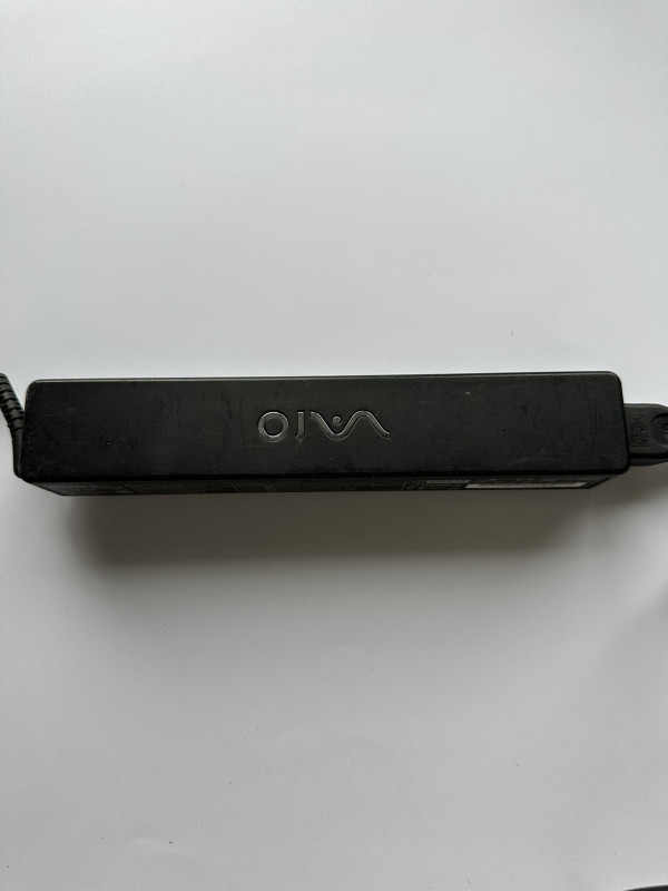 VAIO punjac za laptop 19.5V