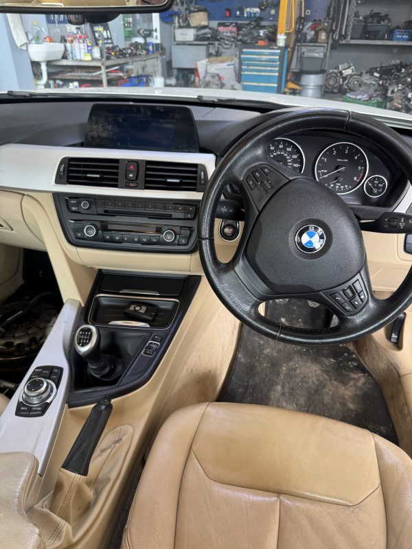 Bmw f30 dijelovi 2014 320d n47 bixenon dynamic