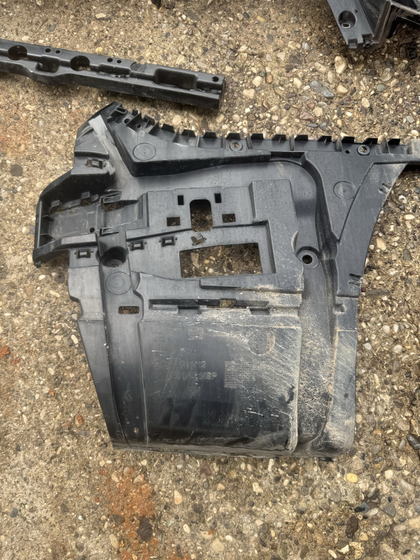 Nosac branika zadnji desni bmw 7 g11 g12 7357148 2019