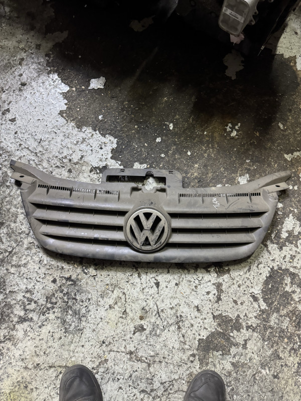 Prednja maska vw touran turan 2007