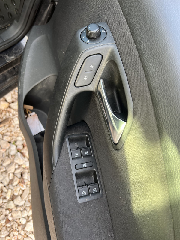 Vw polo 6r dijelovi djelovi 2011 1.6 tdi za dijelove crni