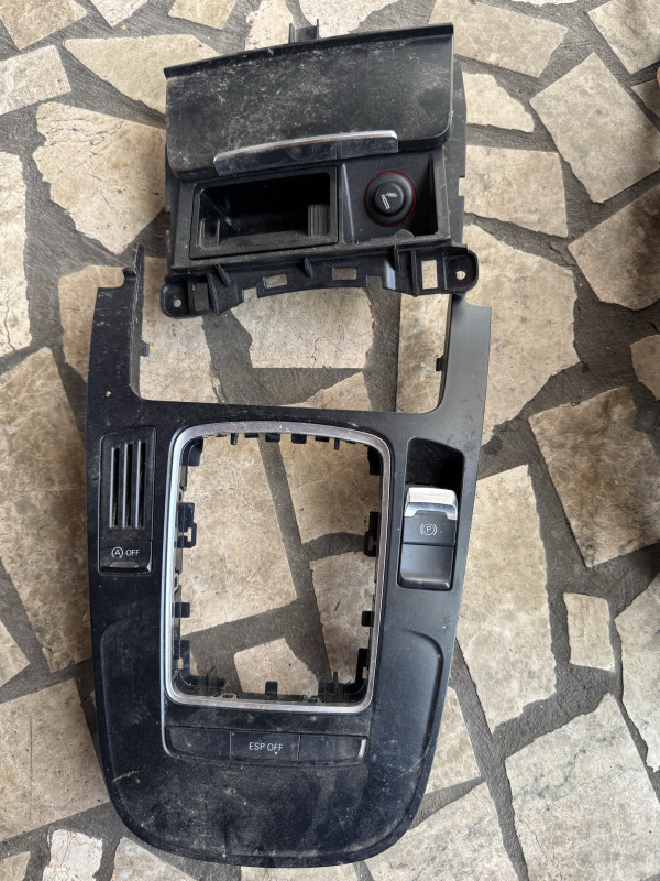 Plastike srednje konzole audi a5 coupe 2010 prekidac rucne