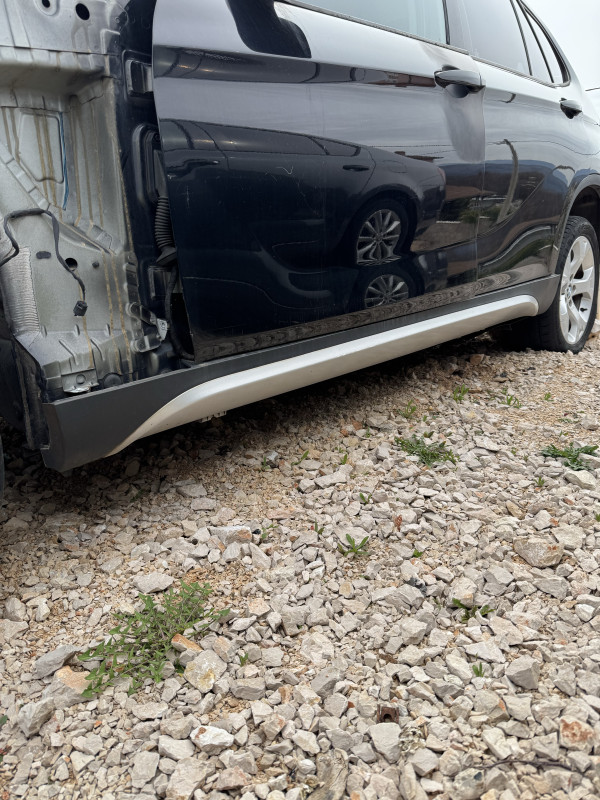 Prag pragovi lajsne plasticni bmw x1 2011 lijevi desni