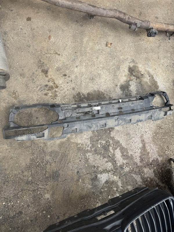 Nosac branika zastita obloga difuzor bmw 7 g11 g12 7391042