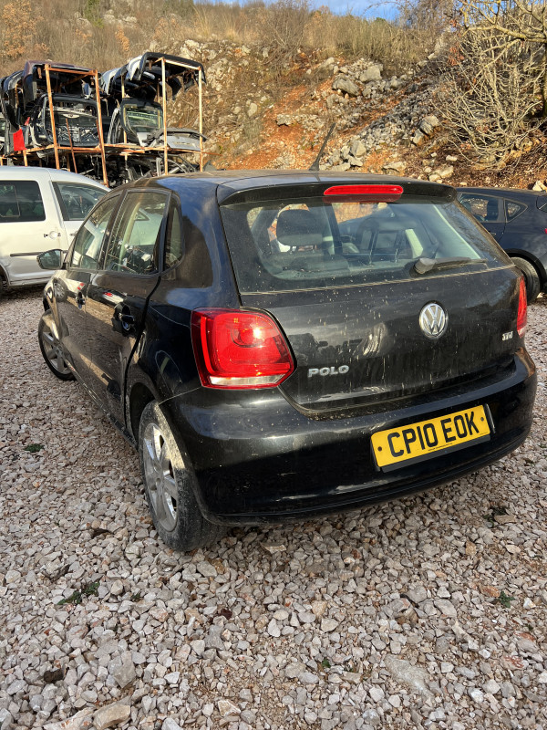 Vw polo 6r dijelovi djelovi 2011 1.6 tdi za dijelove crni