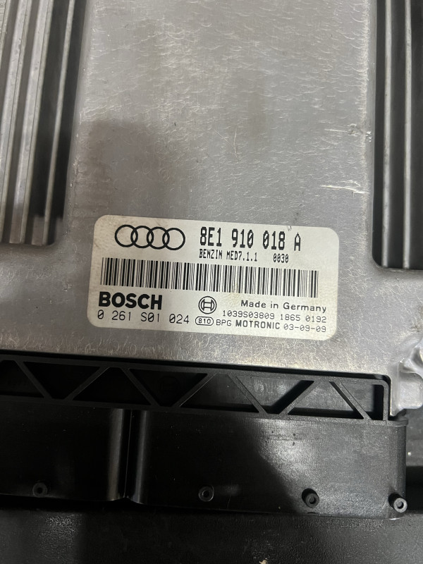 Kompjuter motora ecu audi a4 b6 2.0 fsi 8E1910018A