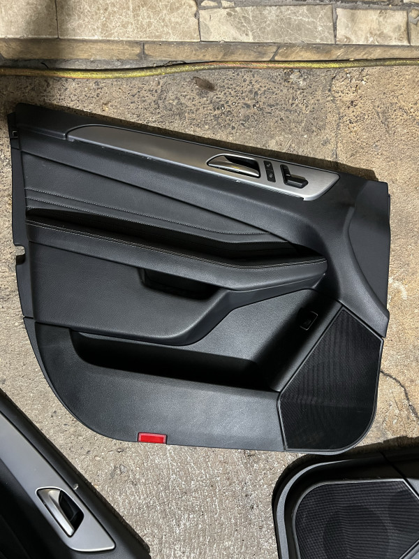Tapacirung tapacirunzi mercedes ml w166 kozni kao novo