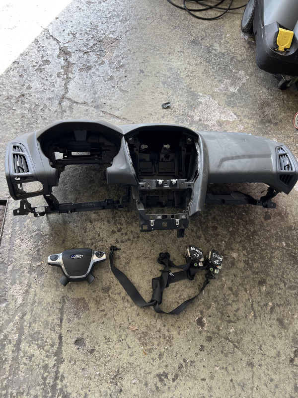 Instrument tabla ford focus 2012 sa pojasevima