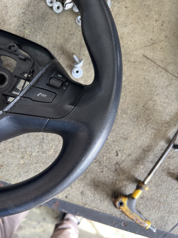 Volan pezo peugeot 208 2012 multifunkcije