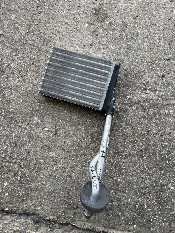 Hladnjak kiler vode peugeot pezo 208 2012
