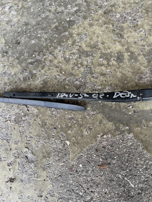 Prednji brisac poluge bmw e39 2002 desni