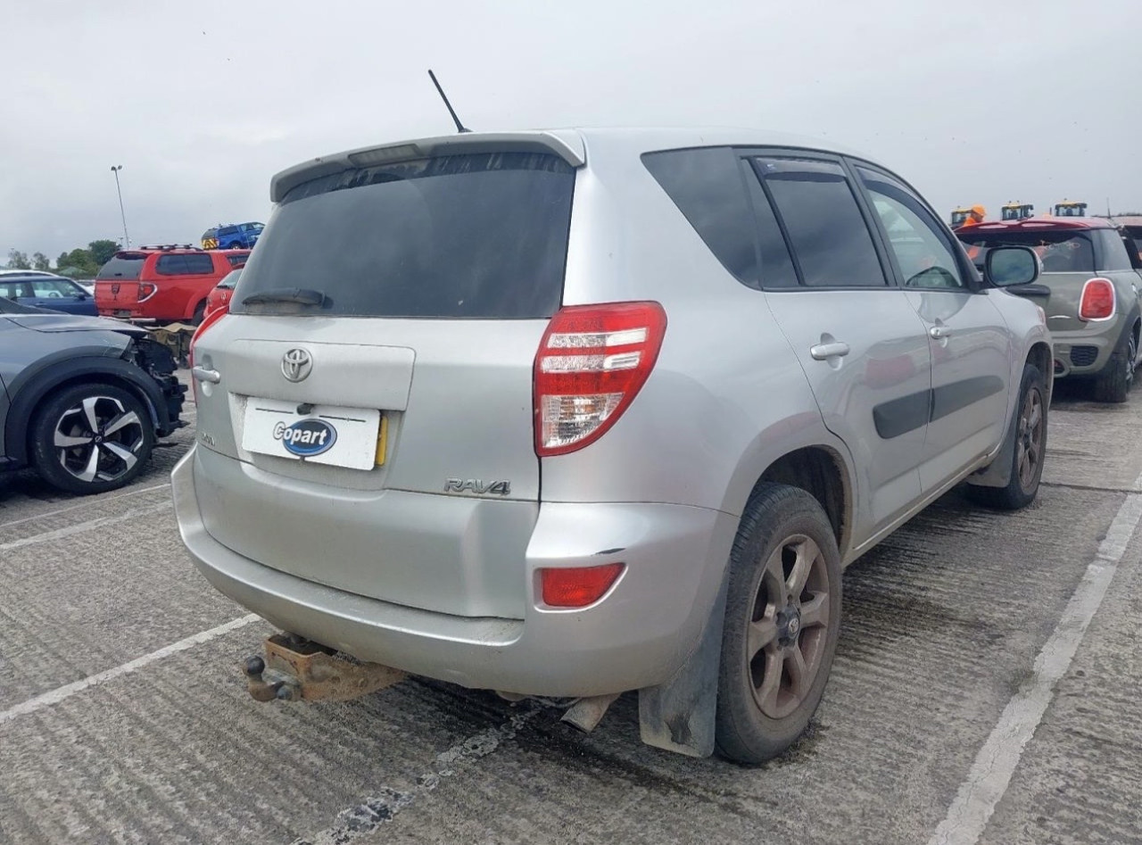 Toyota rav4 dijelovi djelovi 2011 2,2d saltung